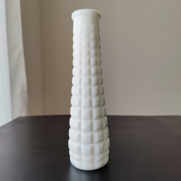 Vintage | EO Brody milk glass bud vase | geometric pattern - Picture 9 of 9